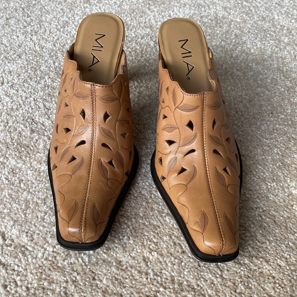Brand New Mia Tan Mules